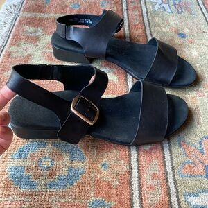 MUNRO Cleo Sandals - black leather - size 8.5 wide